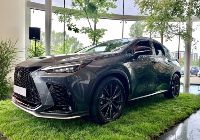  Lexus NX 